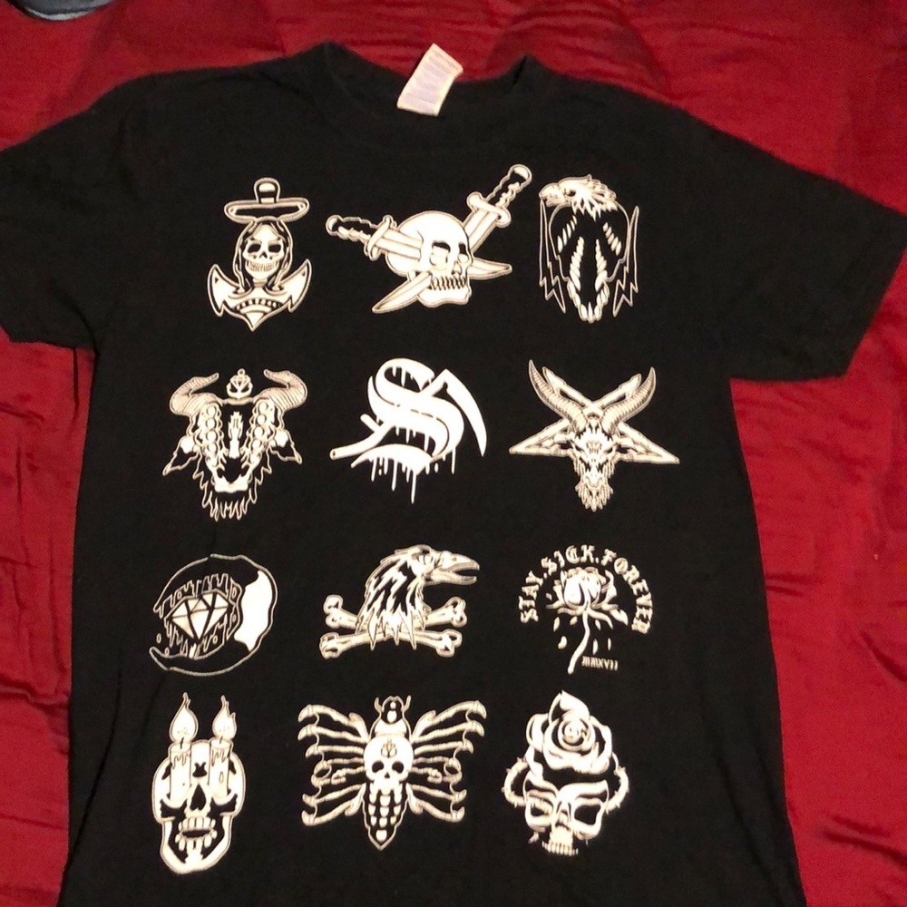 Graphic tee